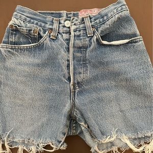 Levi’s cut off shorts